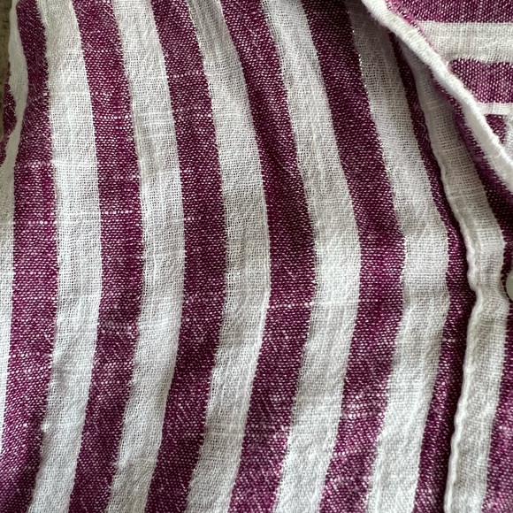 Purple and white XL button up with slight shimmer - Picture 3 of 3